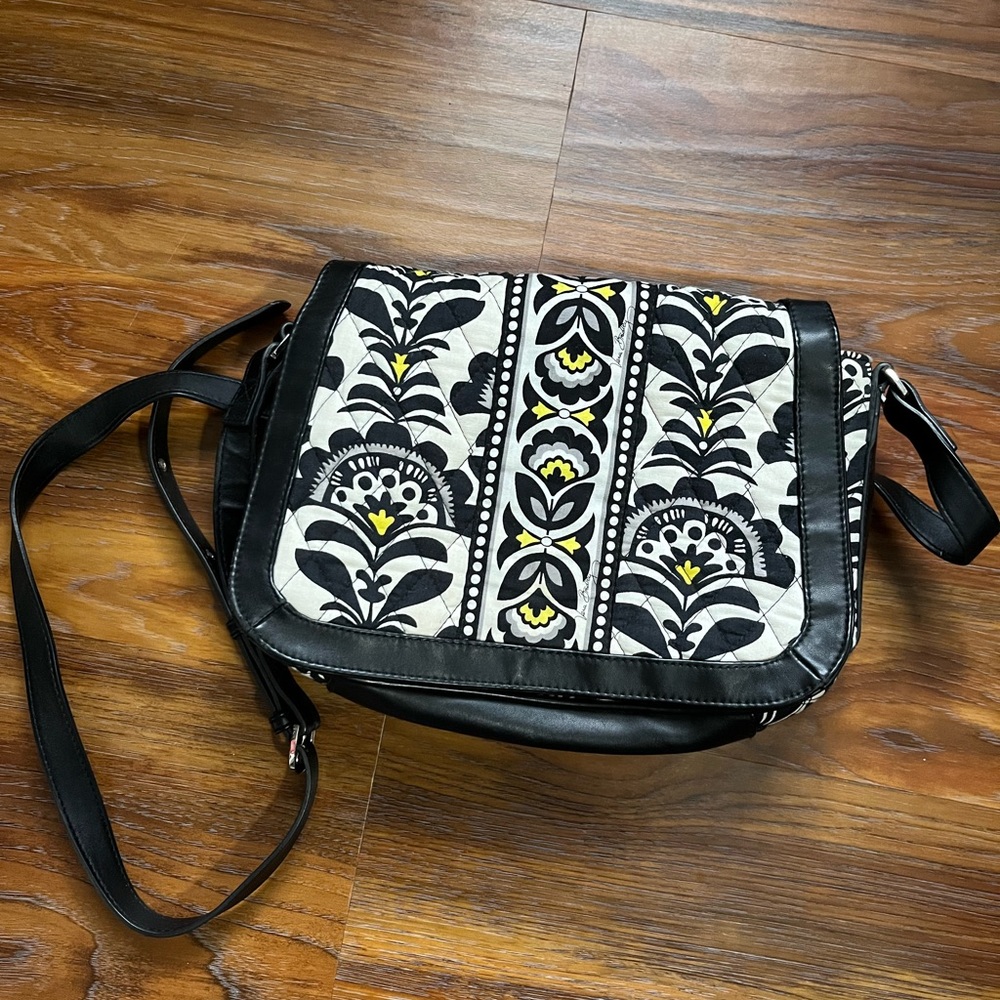 Retired Vera Bradley crossbody - Fanfare Summer 2014